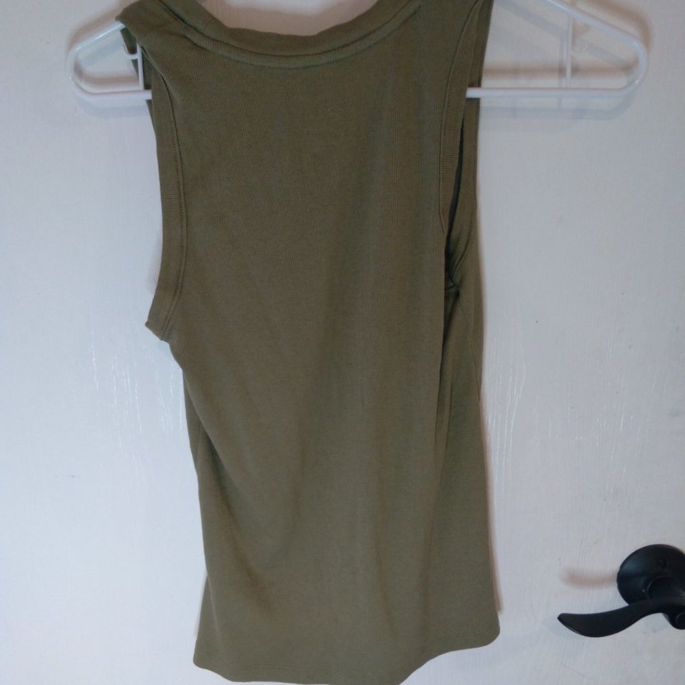 Green Top - Picture 4 of 4